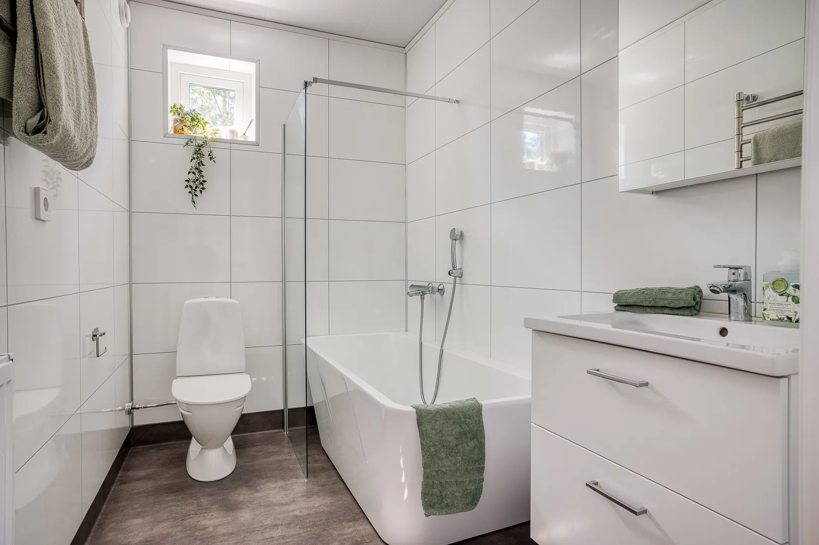 Bostadsrätt, Radhus, Lövsångarvägen 33A, Margretelund, Österåker