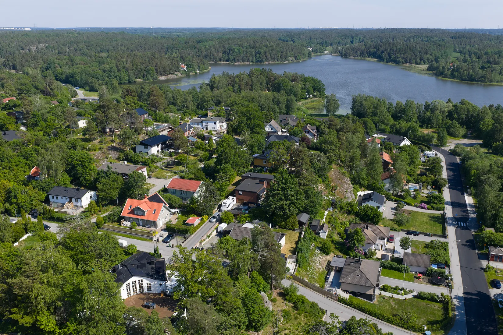 Villa, Rotnäsvägen 39, Hörningsnäs - intill sjön Trehörningen, Huddinge