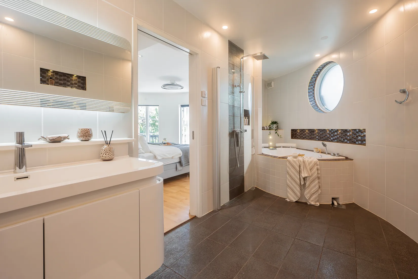 Villa, Rotnäsvägen 39, Hörningsnäs - intill sjön Trehörningen, Huddinge