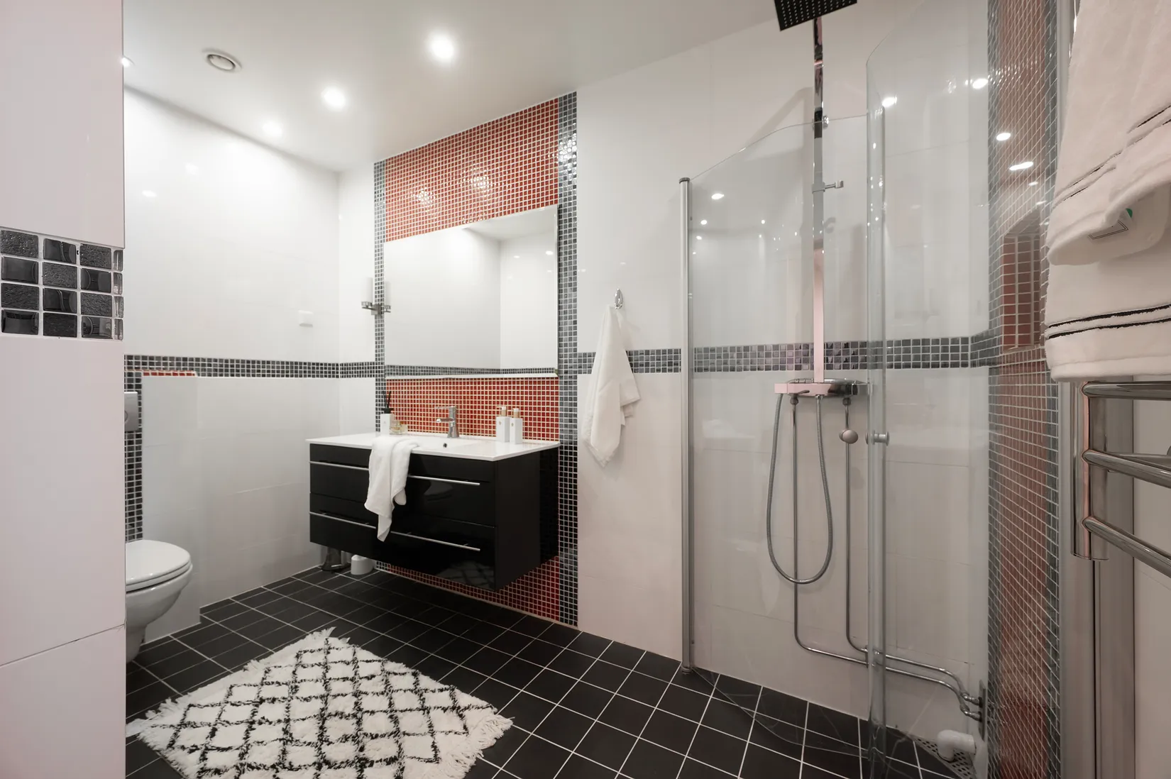 Villa, Rotnäsvägen 39, Hörningsnäs - intill sjön Trehörningen, Huddinge