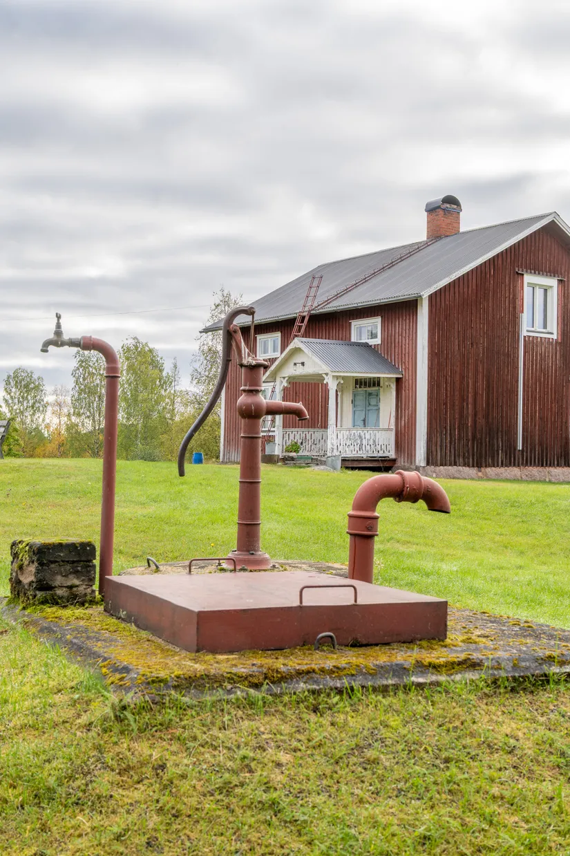 Villa, Vacker fastighet omgivet av frodande grönska, Jokkmokk