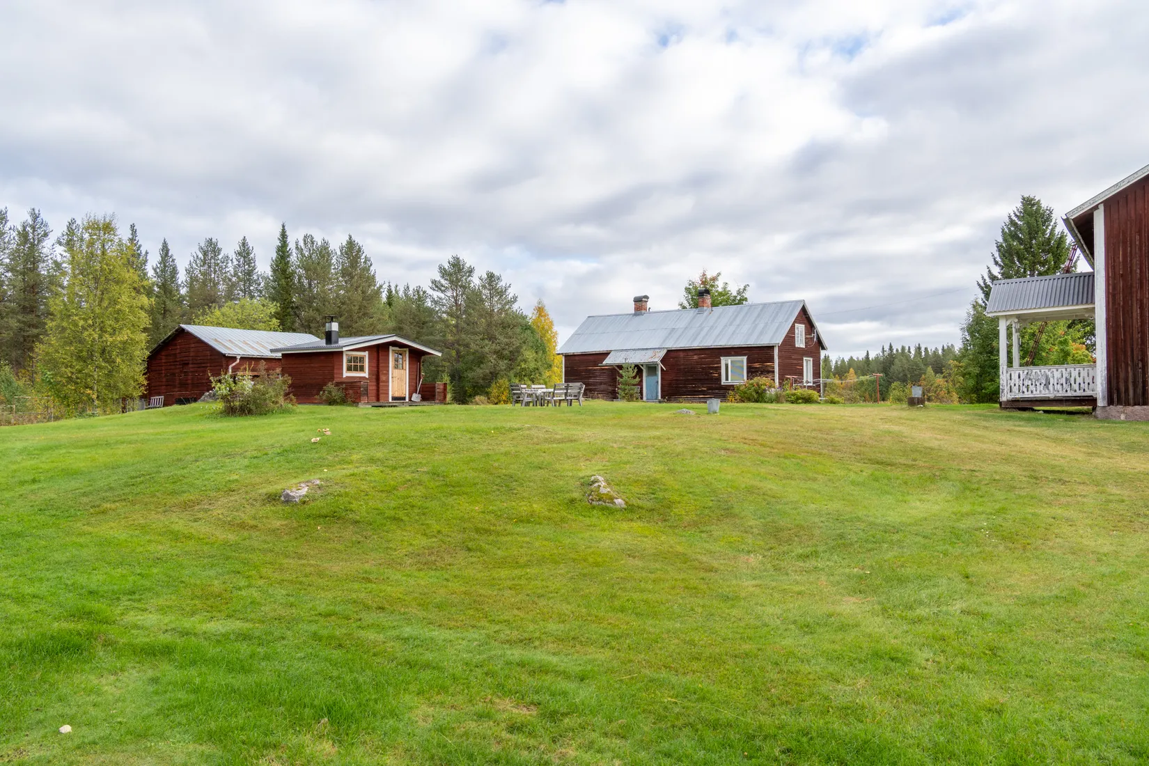 Villa, Vacker fastighet omgivet av frodande grönska, Jokkmokk