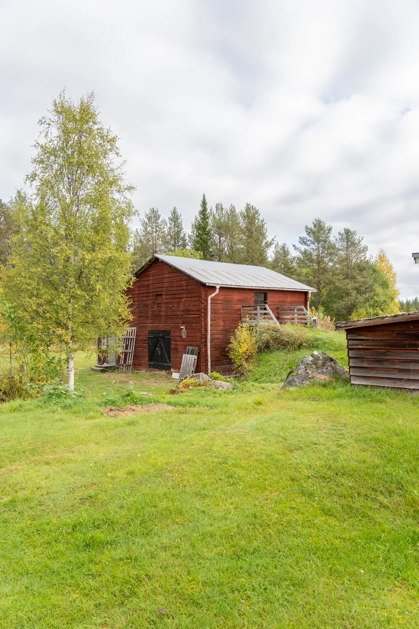 Villa, Vacker fastighet omgivet av frodande grönska, Jokkmokk