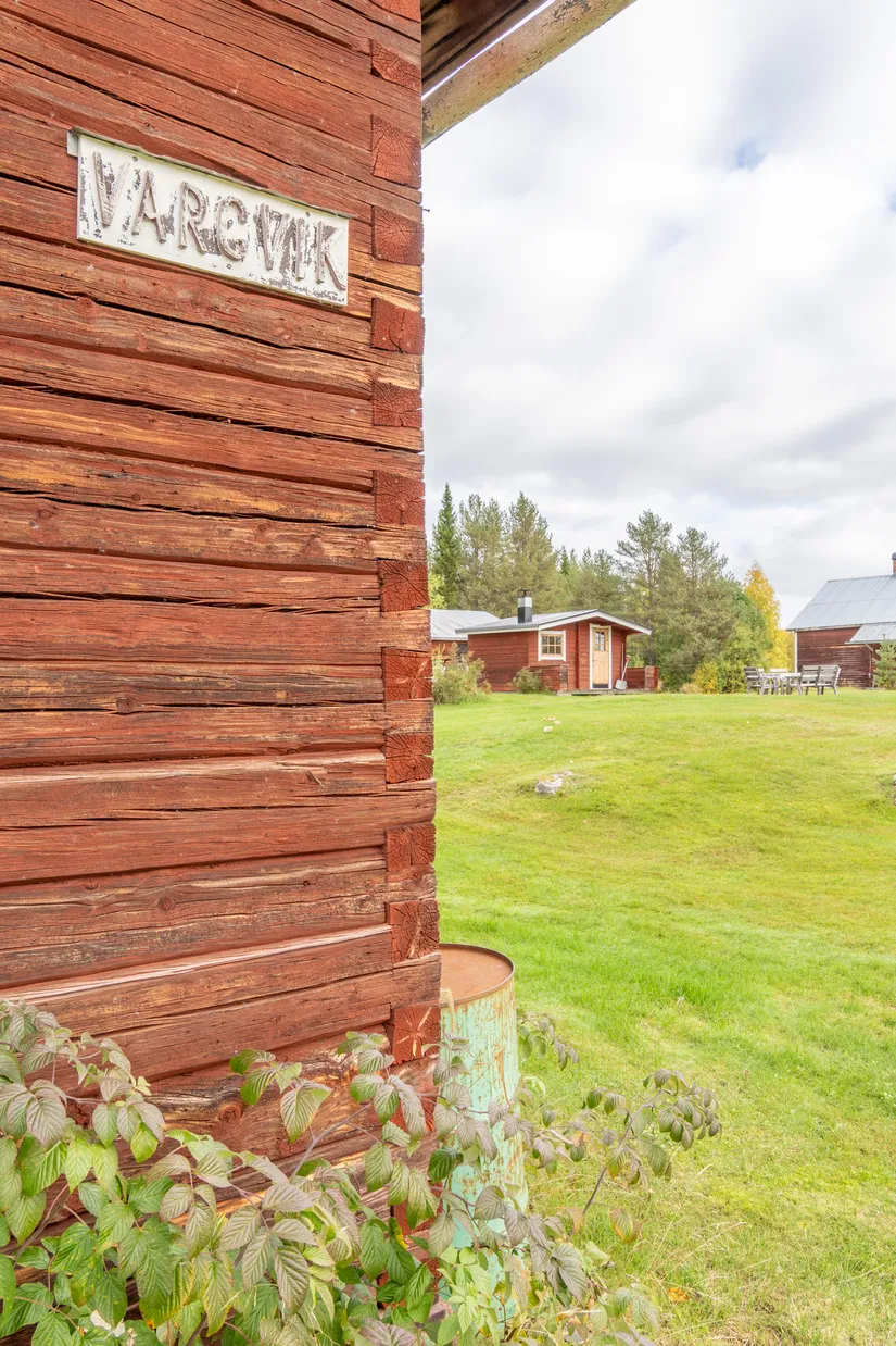 Villa, Vacker fastighet omgivet av frodande grönska, Jokkmokk