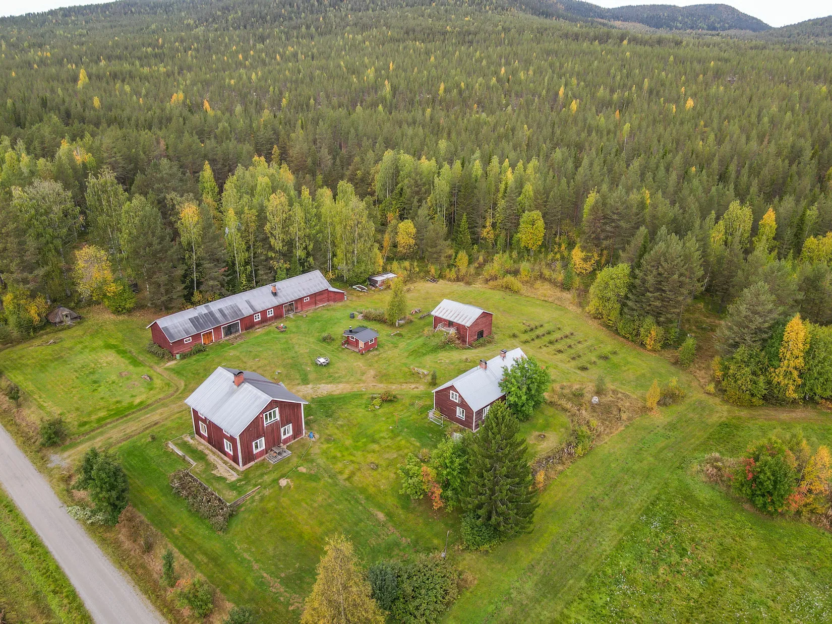 Villa, Vacker fastighet omgivet av frodande grönska, Jokkmokk