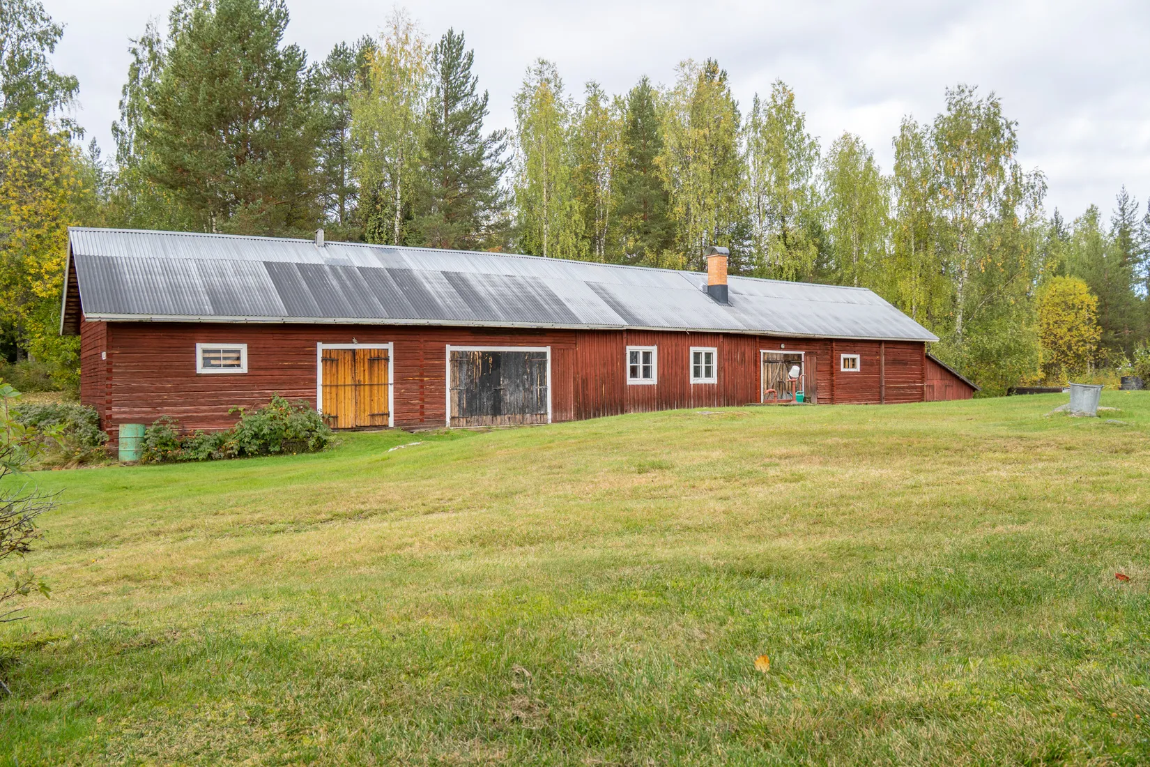 Villa, Vacker fastighet omgivet av frodande grönska, Jokkmokk