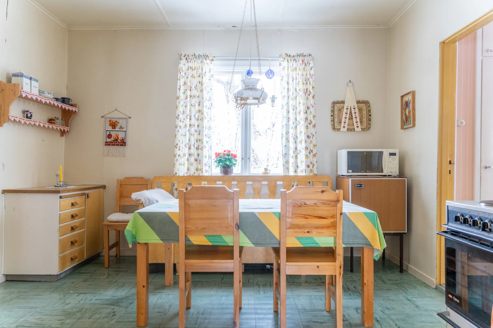 Villa, Vacker fastighet omgivet av frodande grönska, Jokkmokk