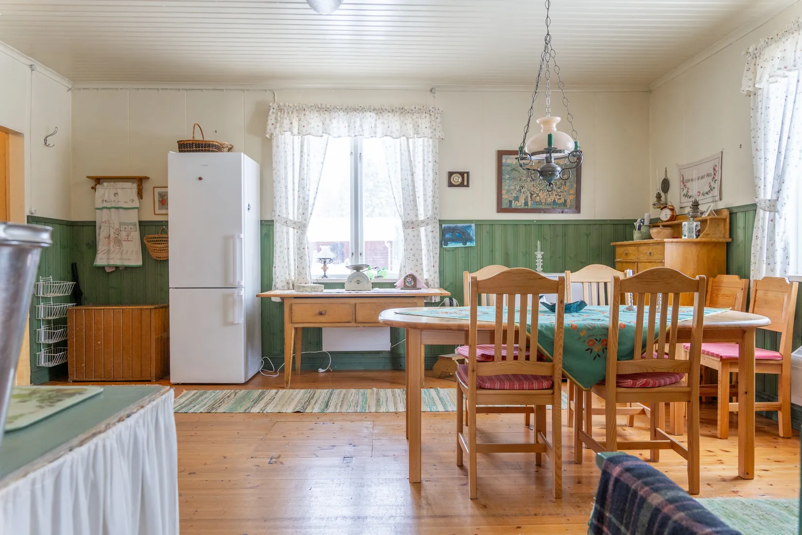 Villa, Vacker fastighet omgivet av frodande grönska, Jokkmokk