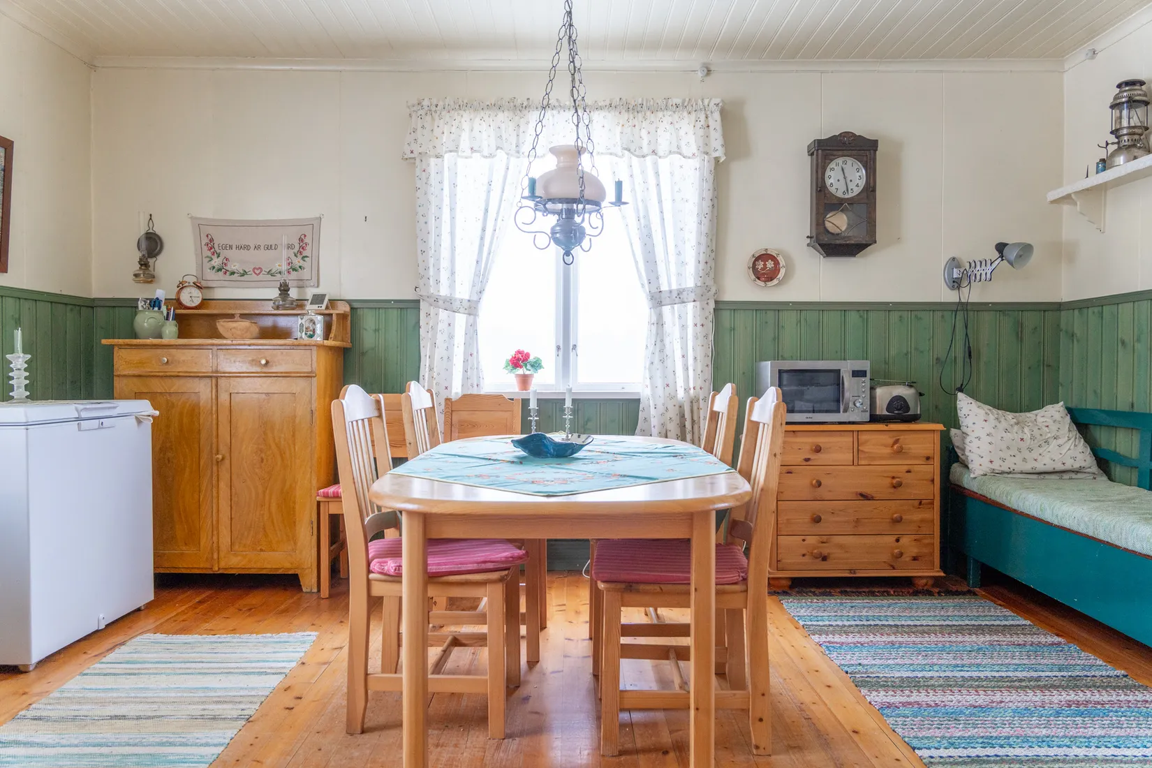 Villa, Vacker fastighet omgivet av frodande grönska, Jokkmokk