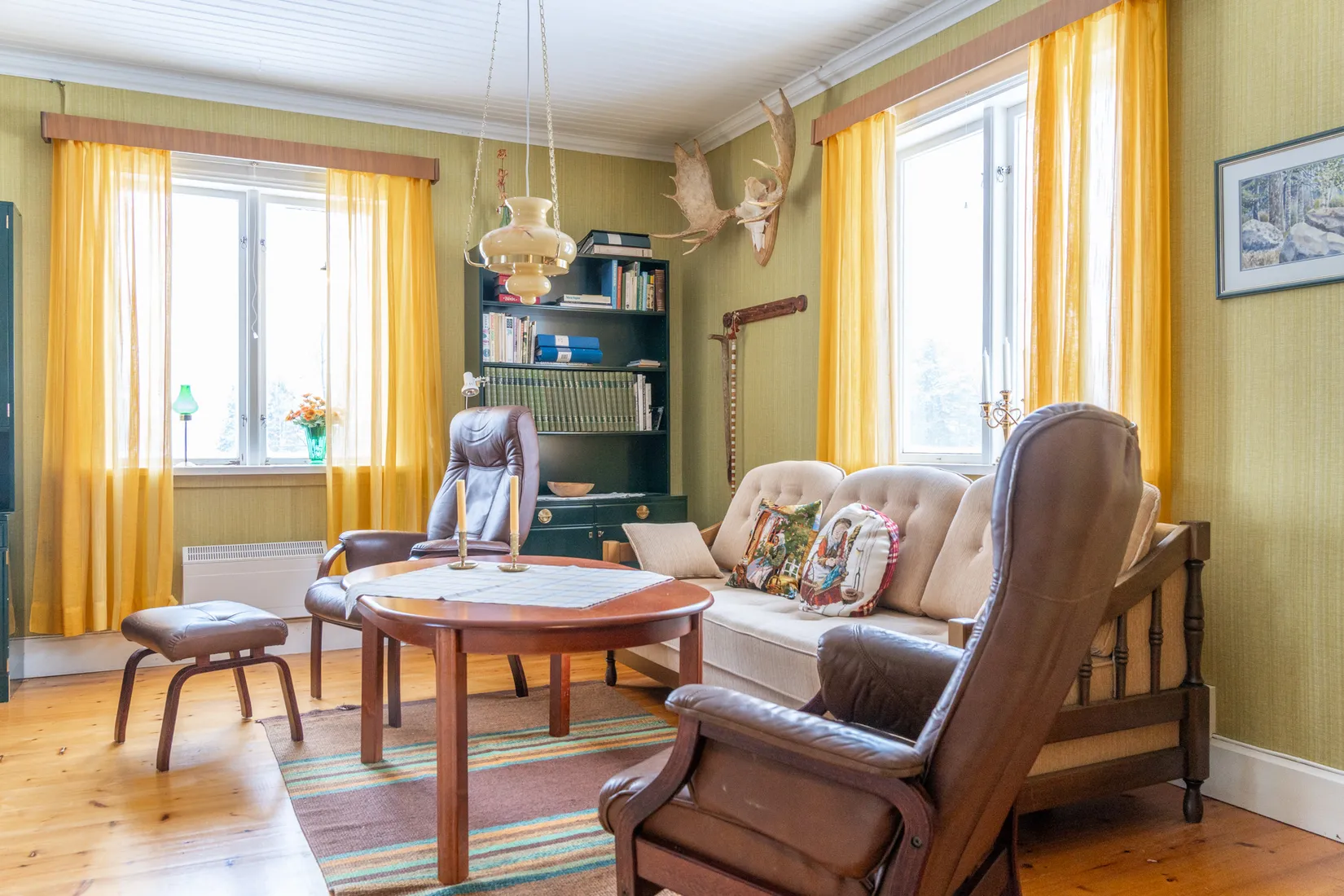 Villa, Vacker fastighet omgivet av frodande grönska, Jokkmokk