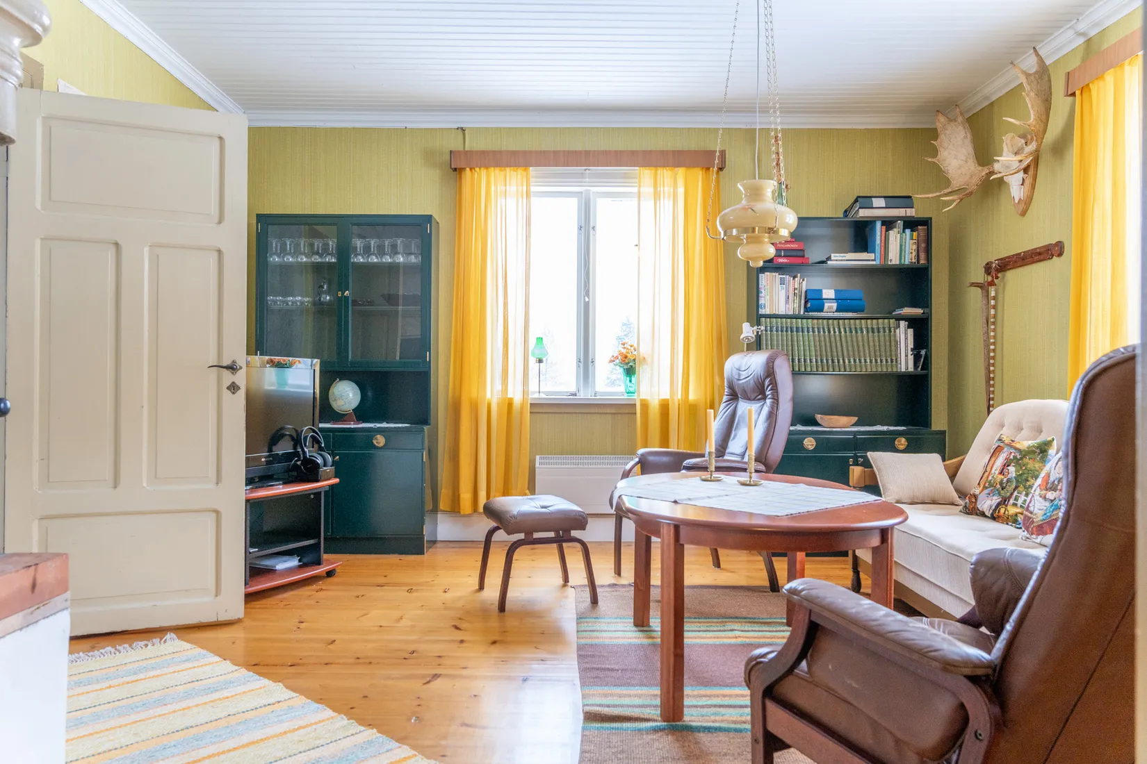 Villa, Vacker fastighet omgivet av frodande grönska, Jokkmokk