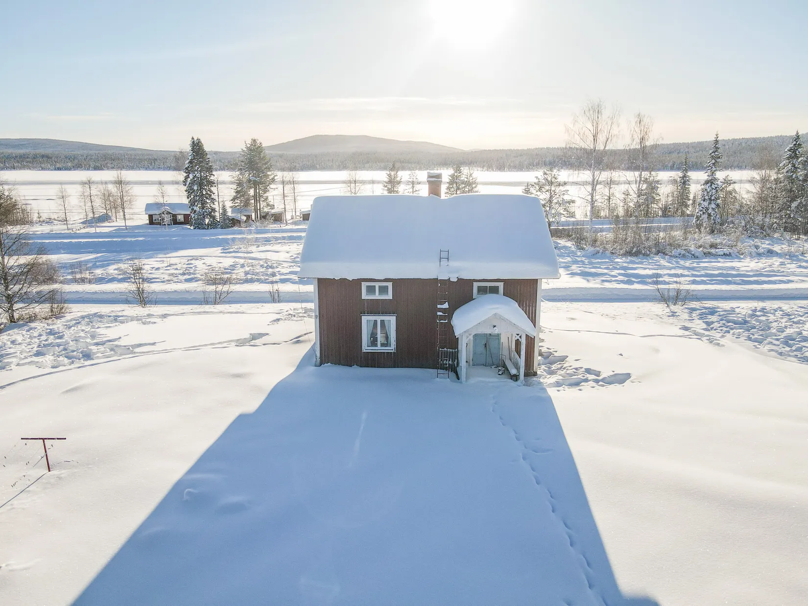 Villa, Vacker fastighet omgivet av frodande grönska, Jokkmokk