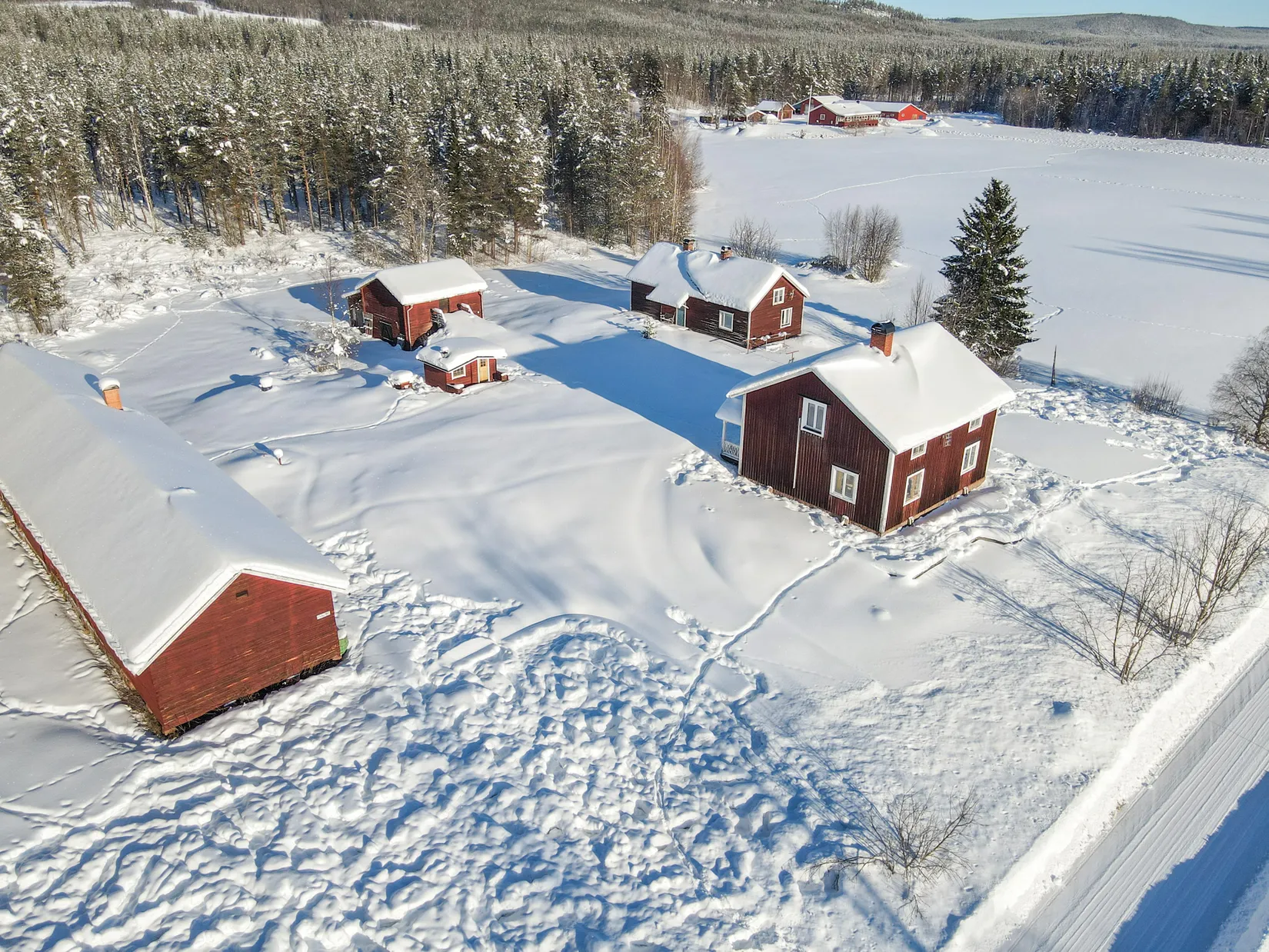 Villa, Vacker fastighet omgivet av frodande grönska, Jokkmokk