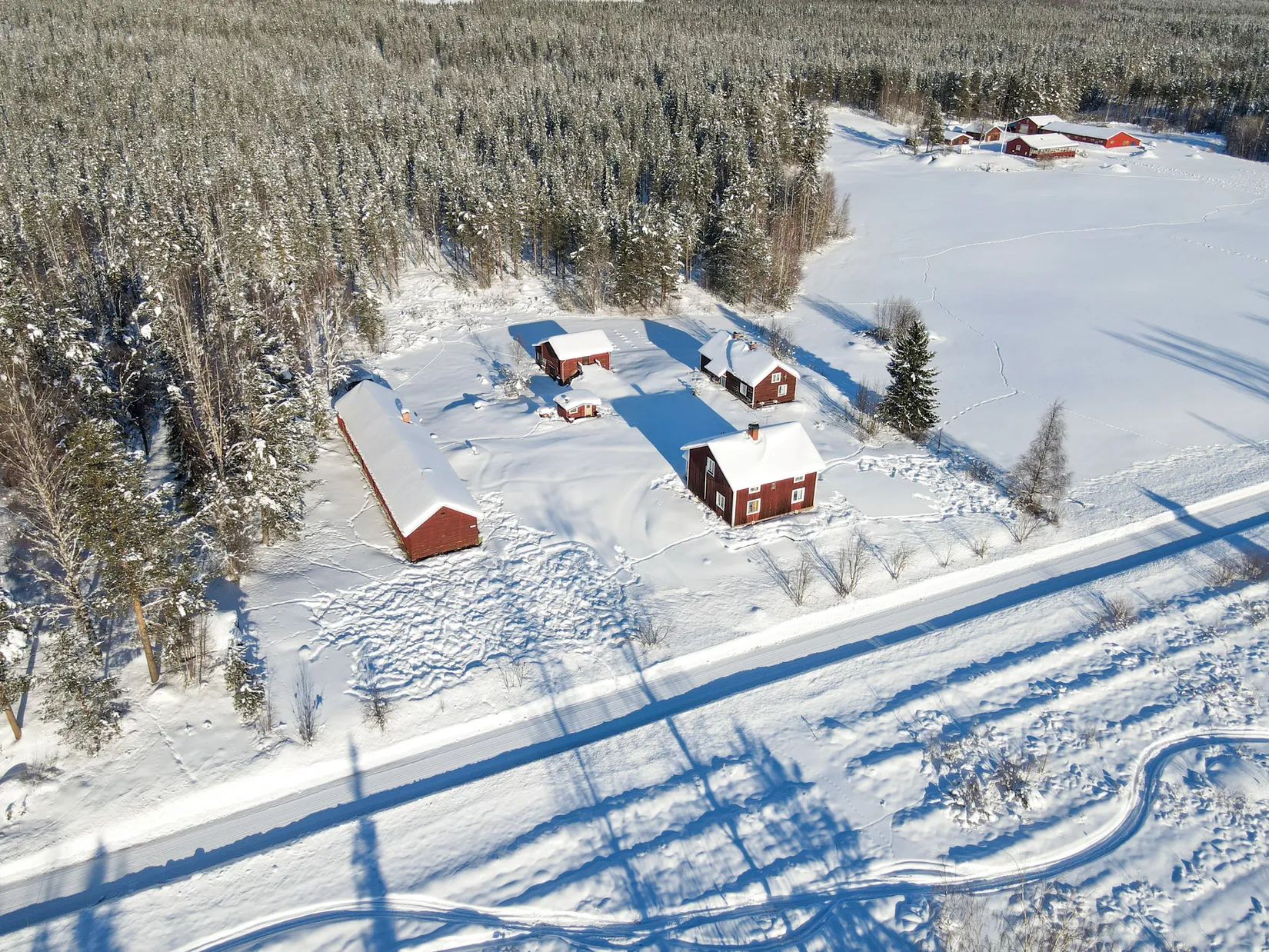 Villa, Vacker fastighet omgivet av frodande grönska, Jokkmokk