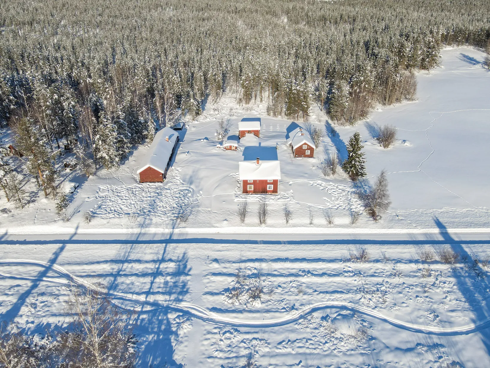 Villa, Vacker fastighet omgivet av frodande grönska, Jokkmokk