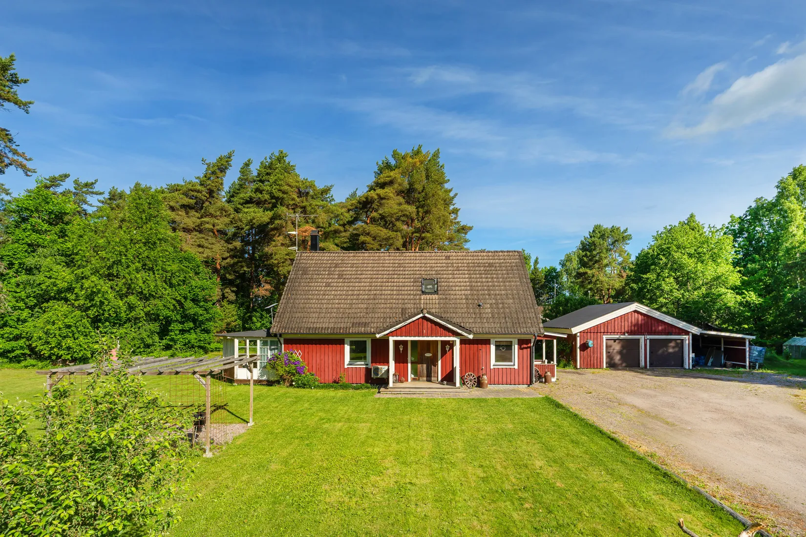 Villa, Väster-Ekeby 304, Vendel, Tierp