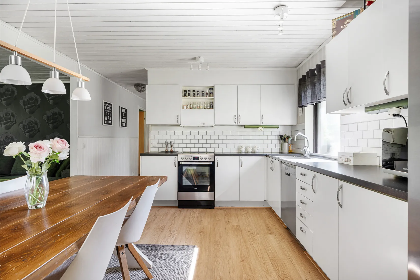 Villa, Väster-Ekeby 304, Vendel, Tierp