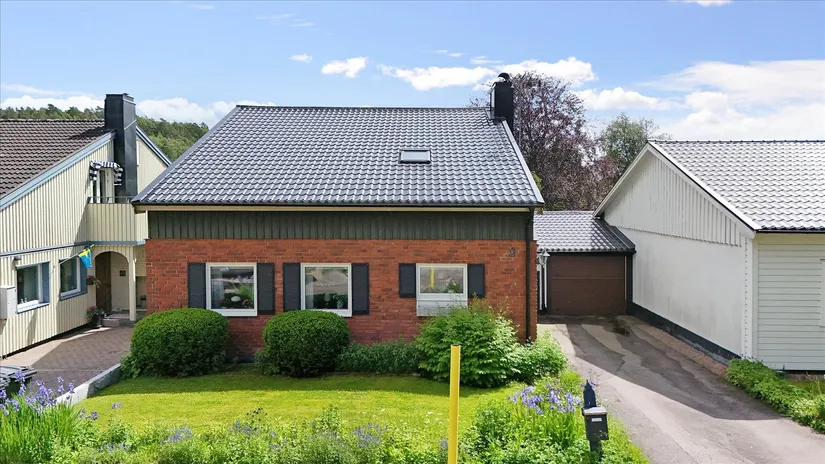 Villa, Radhus, Tyfonvägen 9, Skogslyckan, Uddevalla