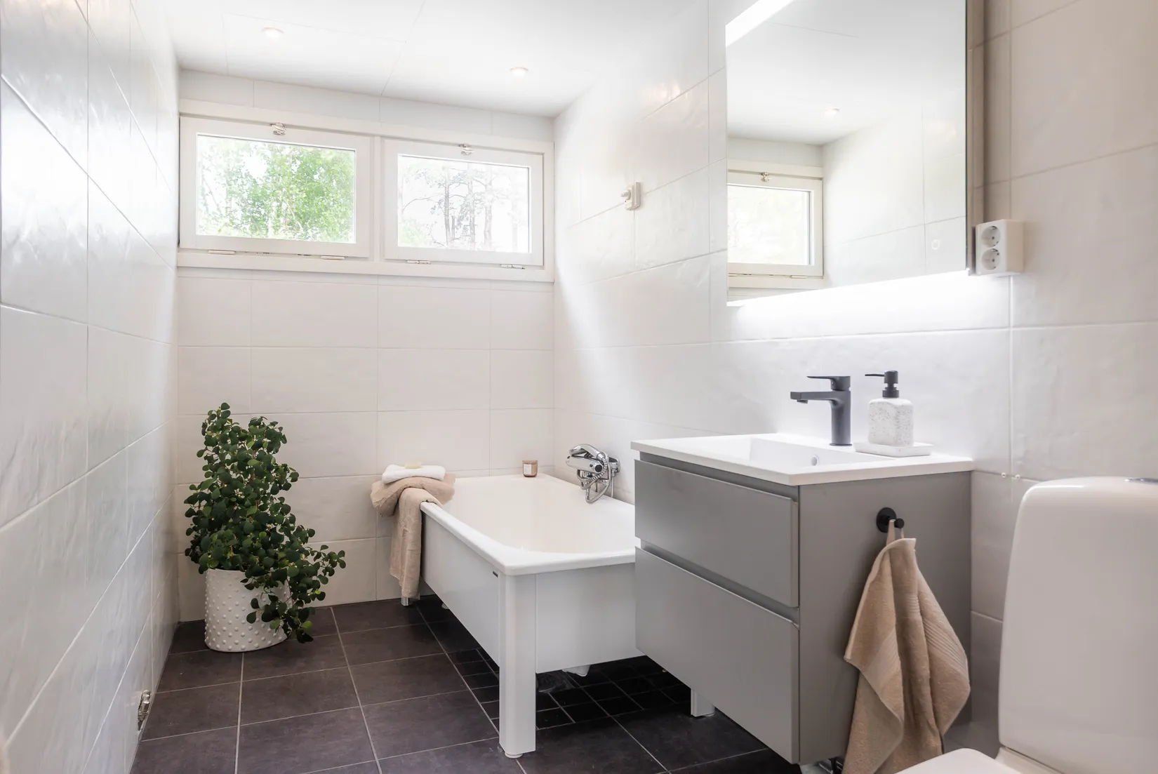 Villa, Radhus, Ovanmyrsgatan 12, Stockfallet, Karlstad