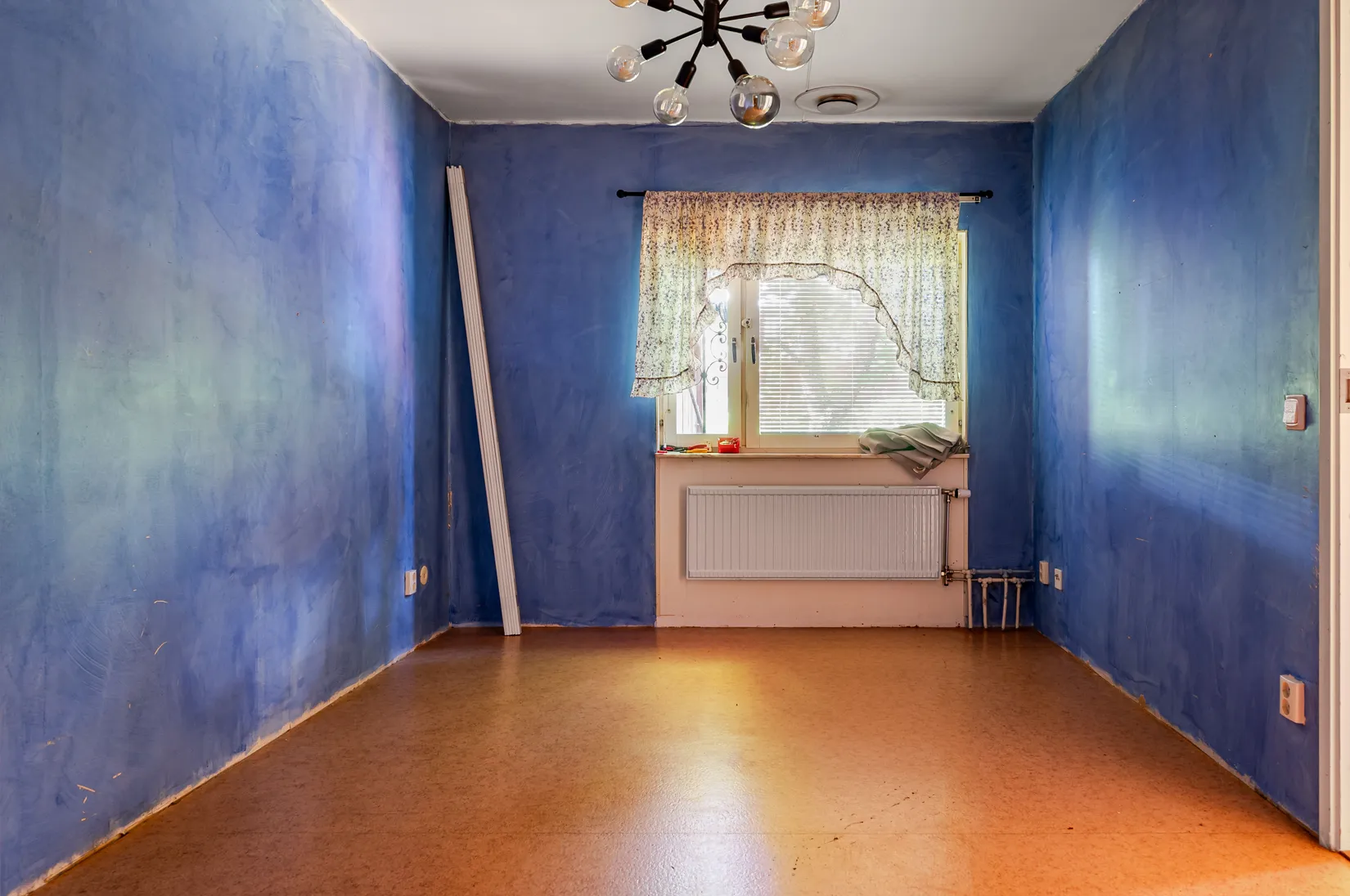 Villa, Myrstuguvägen 17, Myrstuguberget, Huddinge