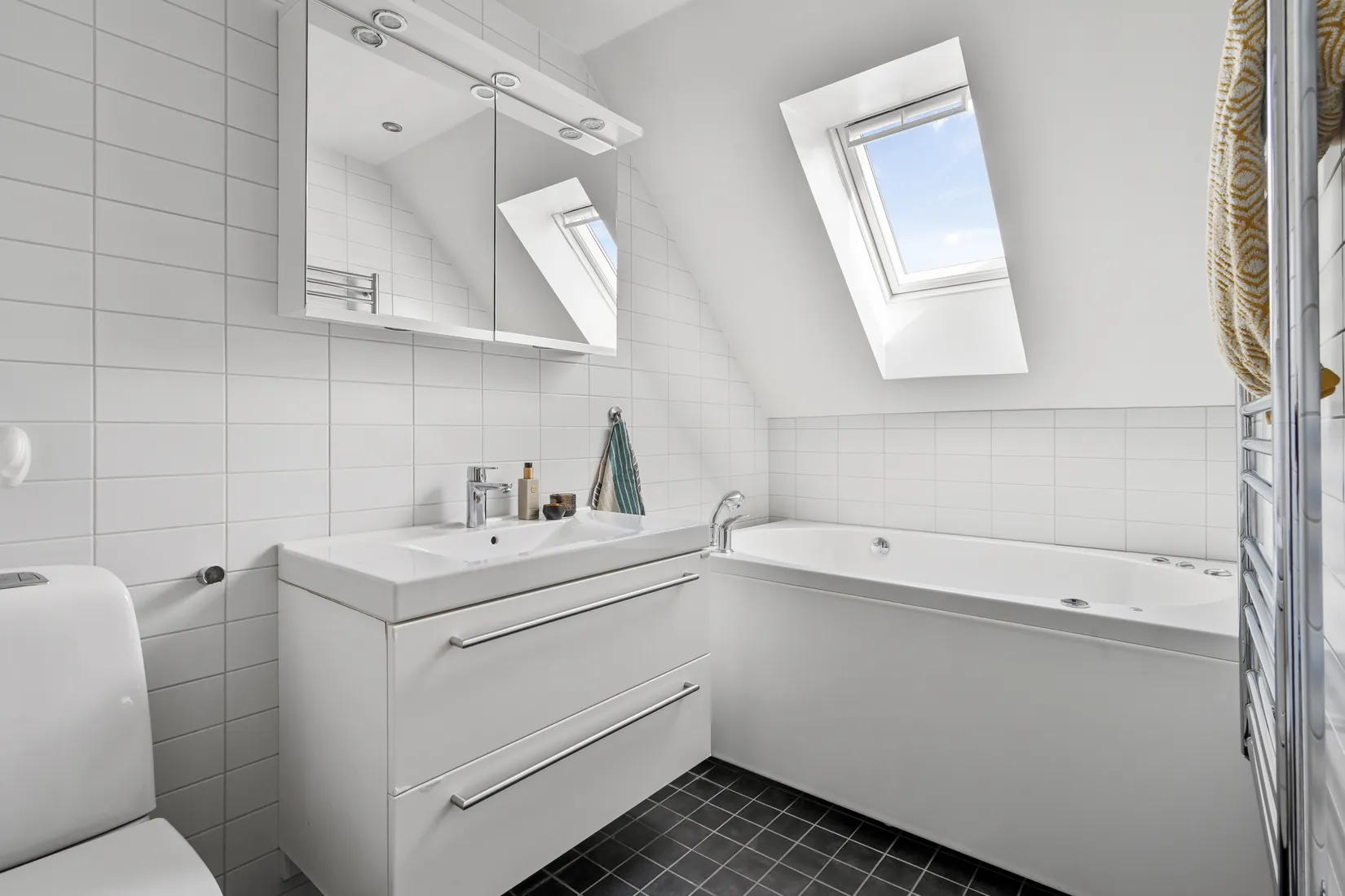 Villa, Radhus, Vattenmåravägen 60, Sjukyrkoberget, Upplands Väsby