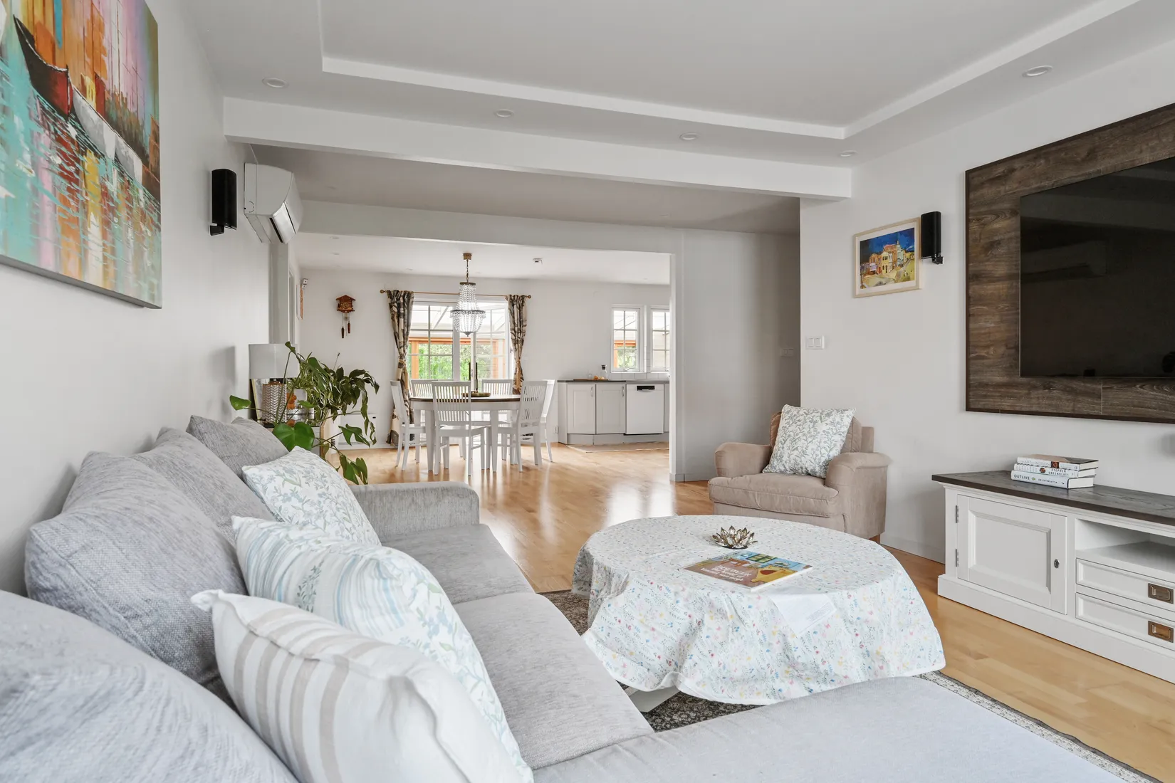 Villa, Radhus, Vattenmåravägen 60, Sjukyrkoberget, Upplands Väsby