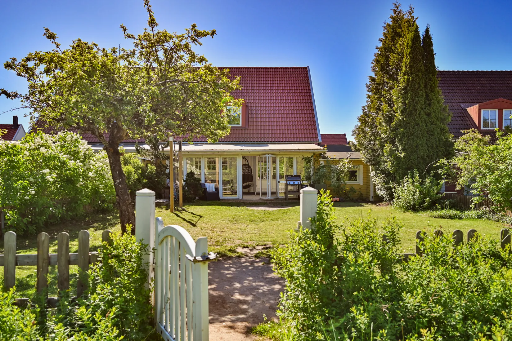 Villa, Radhus, Vattenmåravägen 60, Sjukyrkoberget, Upplands Väsby