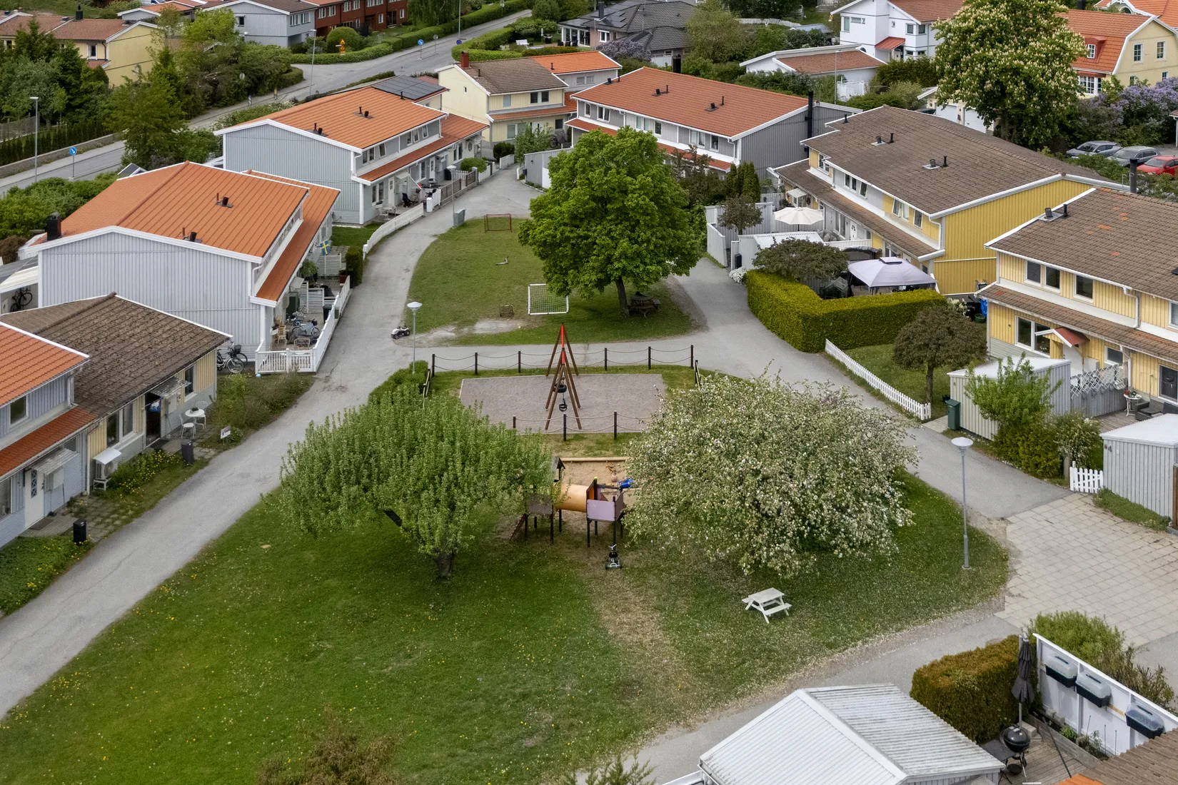 Villa, Radhus, Alliansvägen 10, Gribbylund, Täby