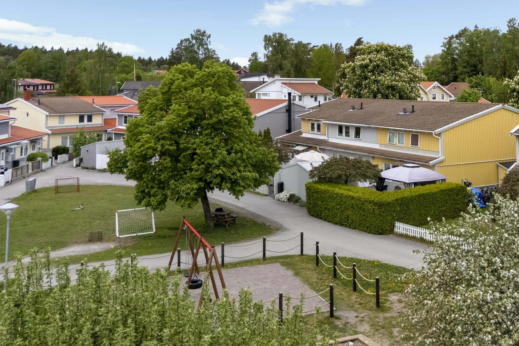 Villa, Radhus, Alliansvägen 10, Gribbylund, Täby