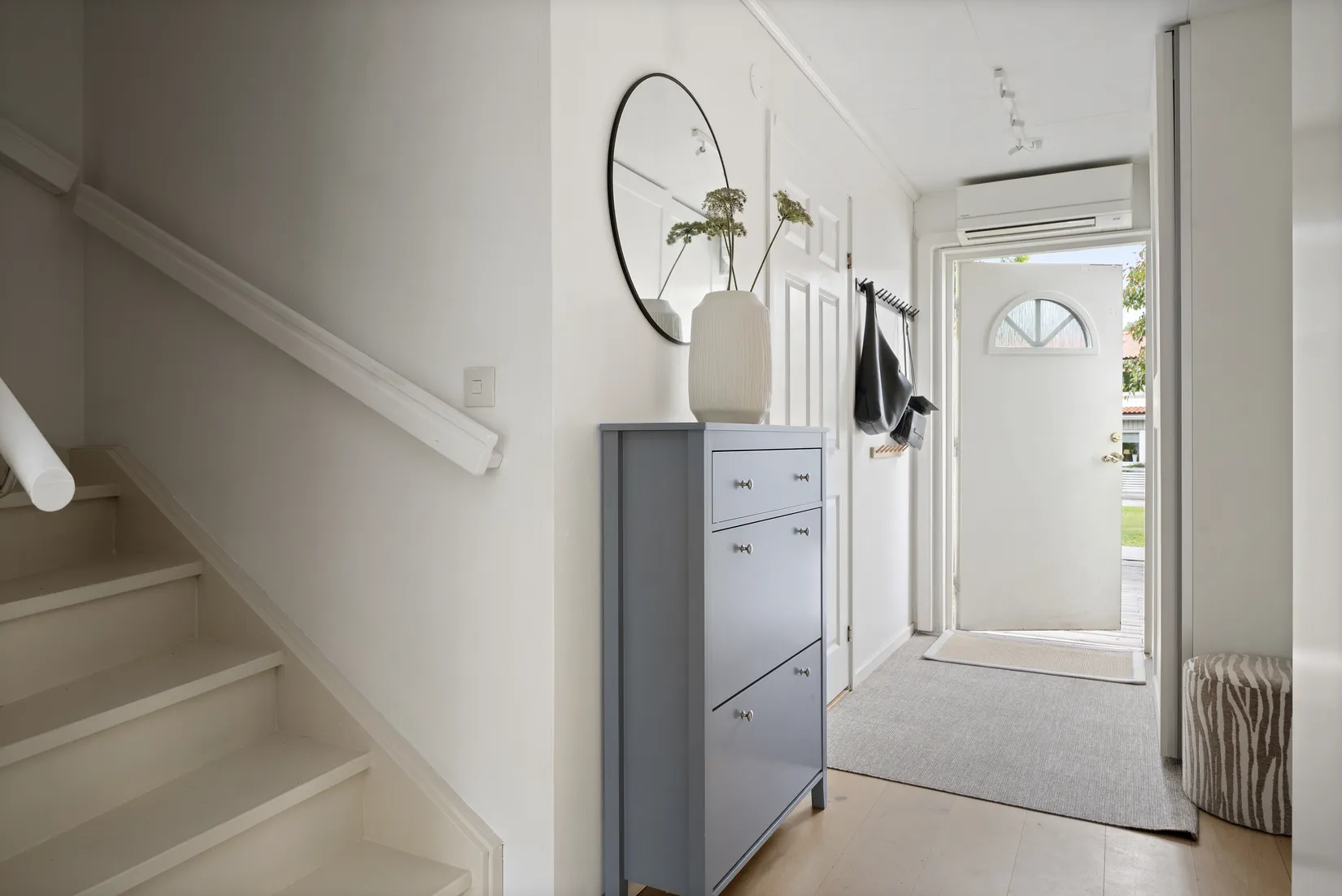 Villa, Radhus, Alliansvägen 10, Gribbylund, Täby