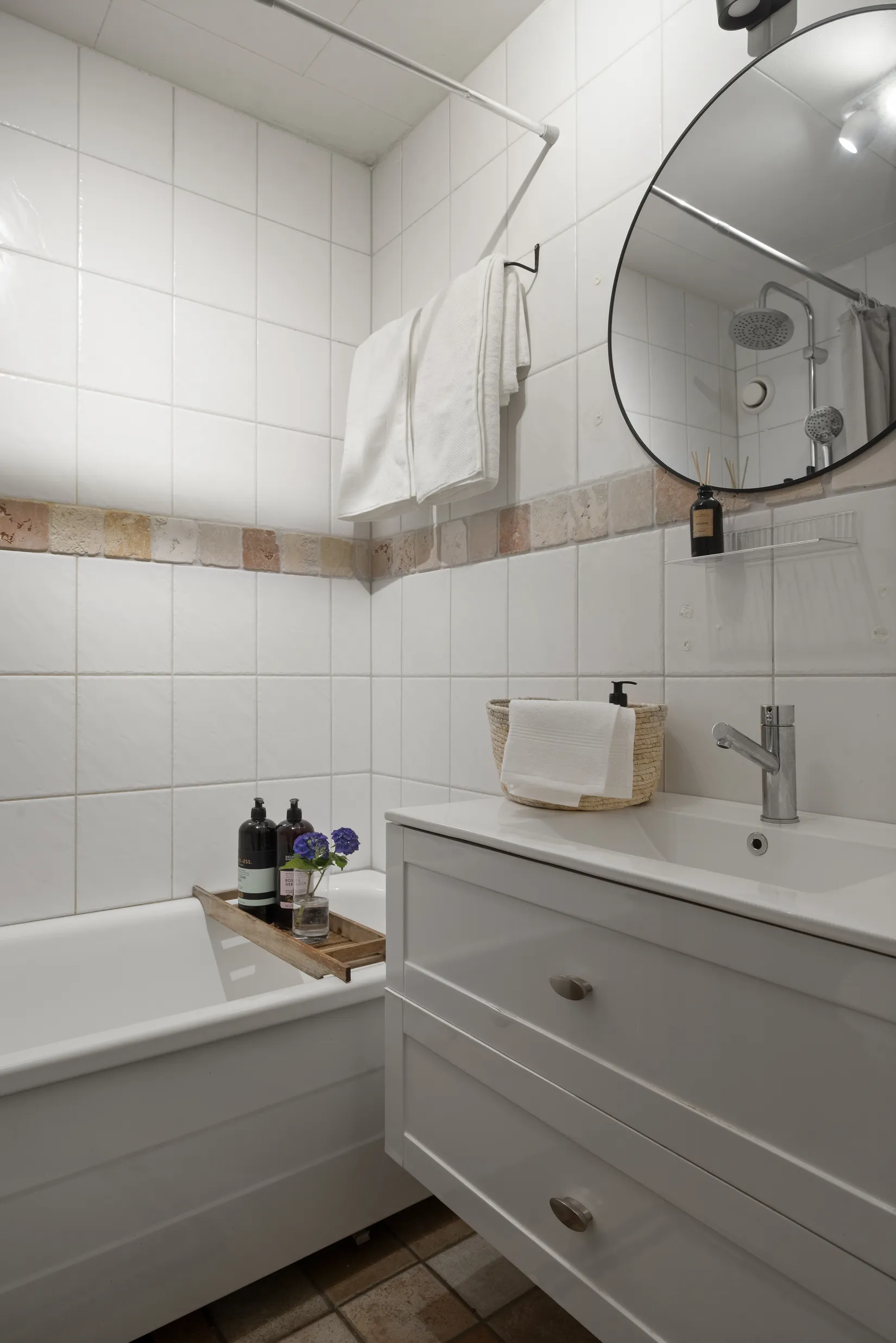 Villa, Radhus, Alliansvägen 10, Gribbylund, Täby