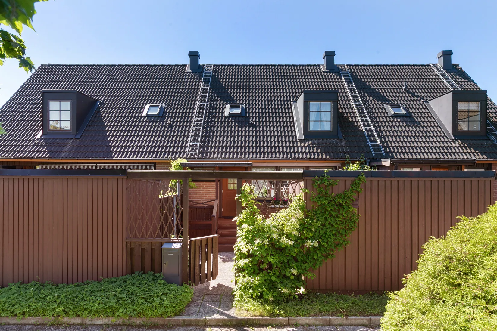Radhus, Idrottsvägen 22B, Centalt, Sandviken