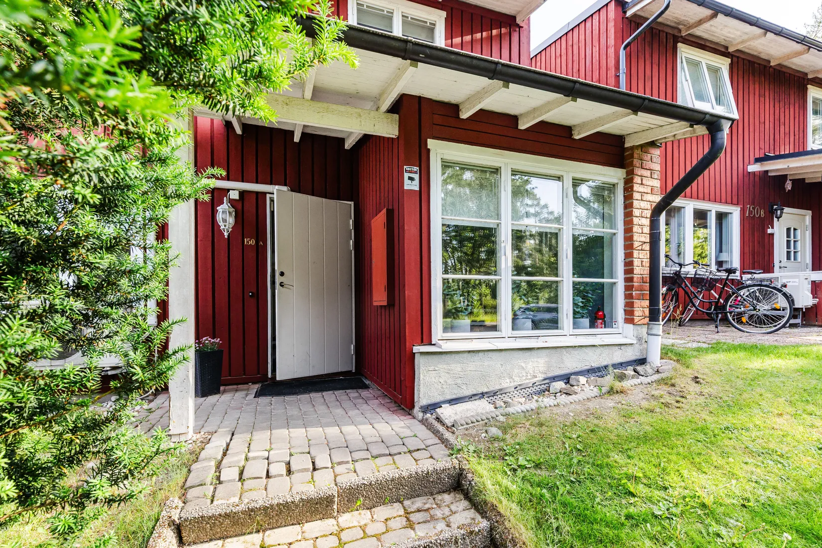 Radhus, Brunnsvägen 150A, Strängnäs