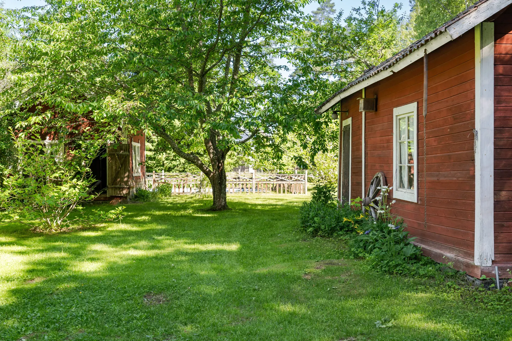 Gård/Skog, Snarvägen 9A & 9B, Västerfärnebo, Sala