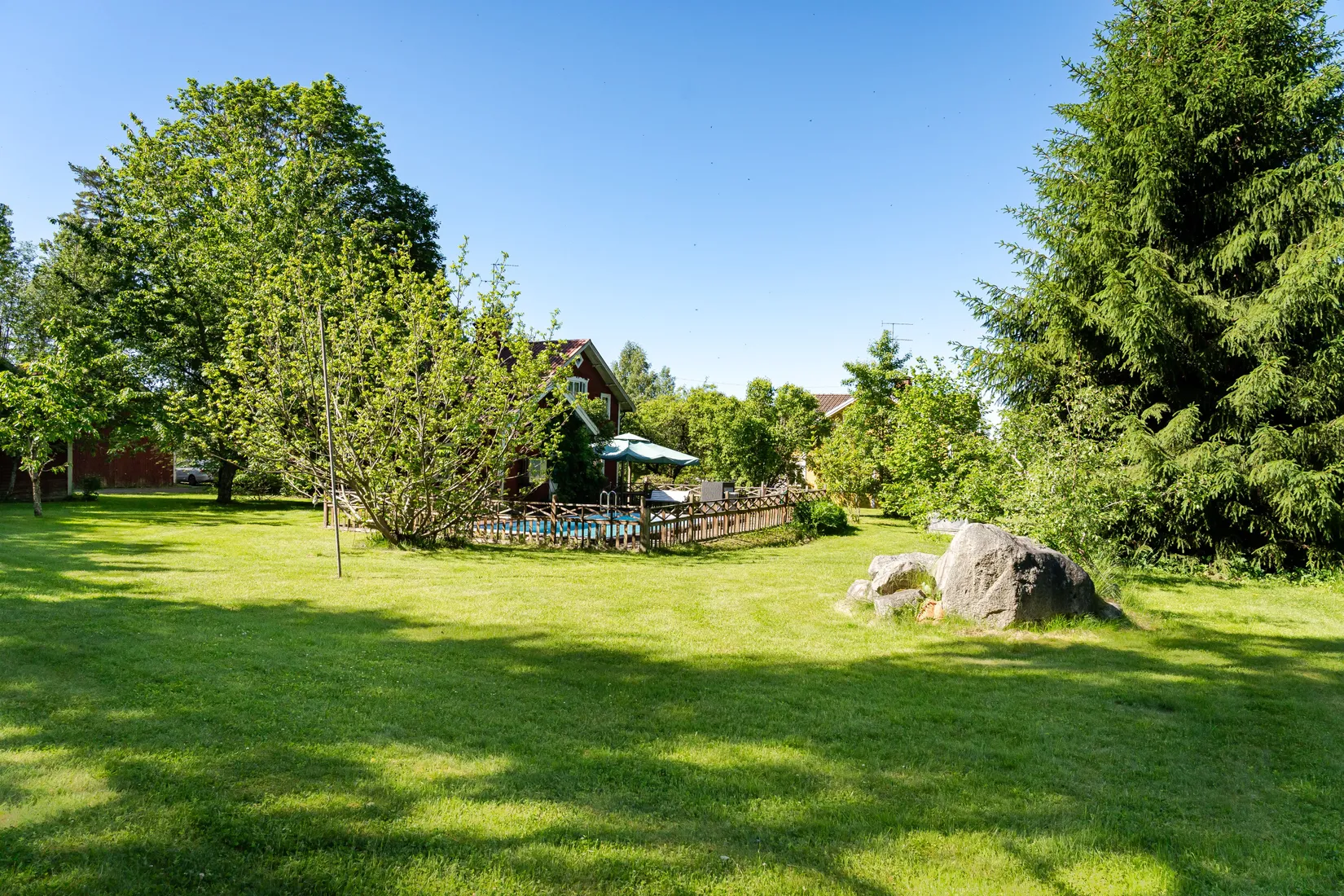 Gård/Skog, Snarvägen 9A & 9B, Västerfärnebo, Sala