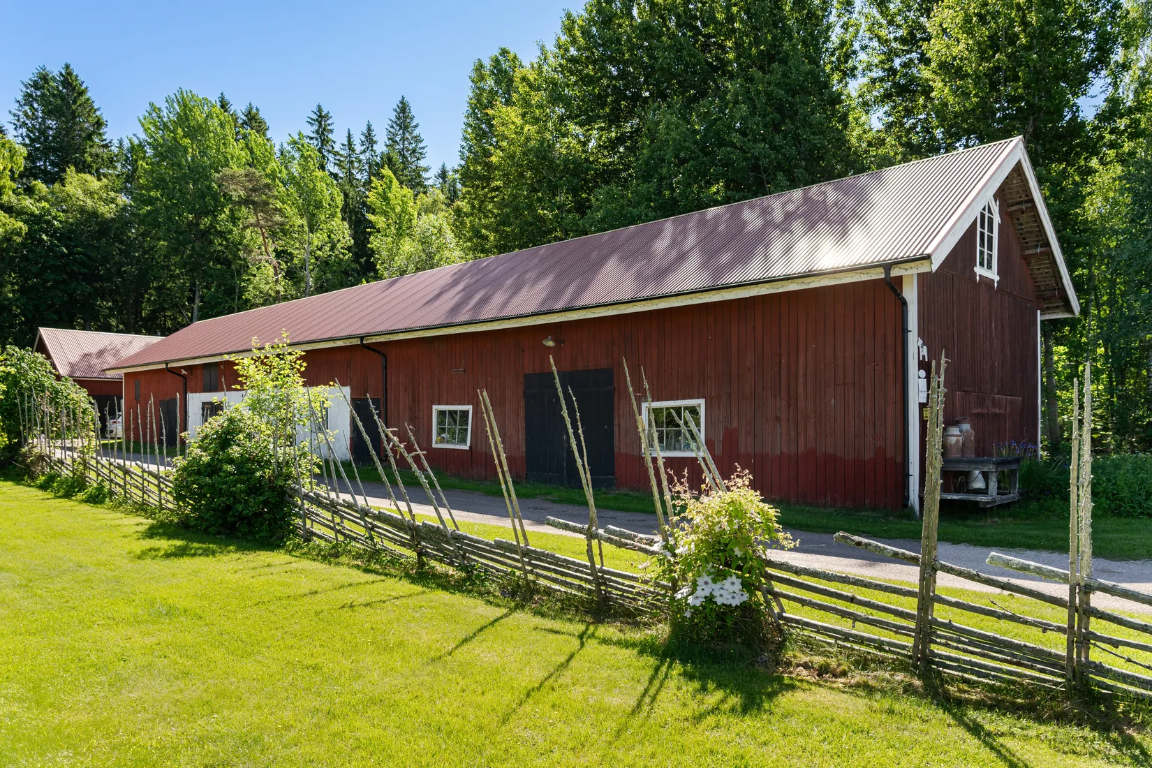 Gård/Skog, Snarvägen 9A & 9B, Västerfärnebo, Sala