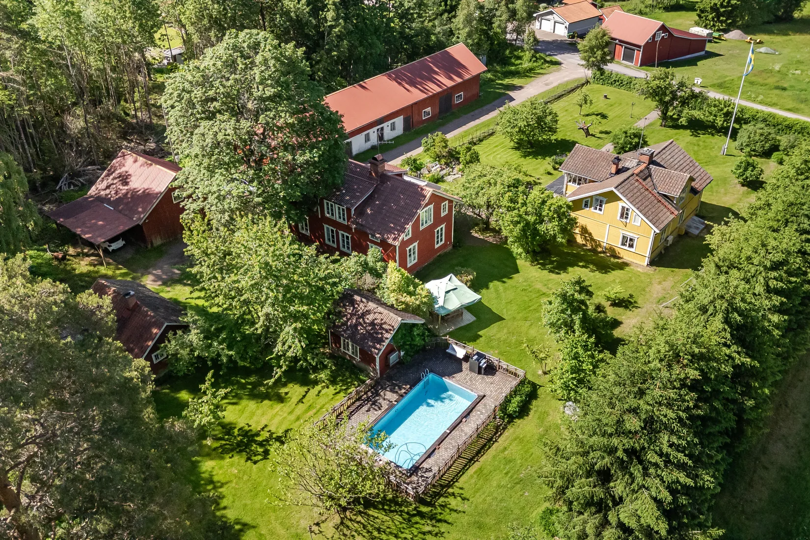 Gård/Skog, Snarvägen 9A & 9B, Västerfärnebo, Sala