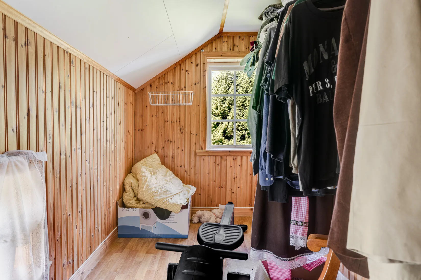 Gård/Skog, Snarvägen 9A & 9B, Västerfärnebo, Sala