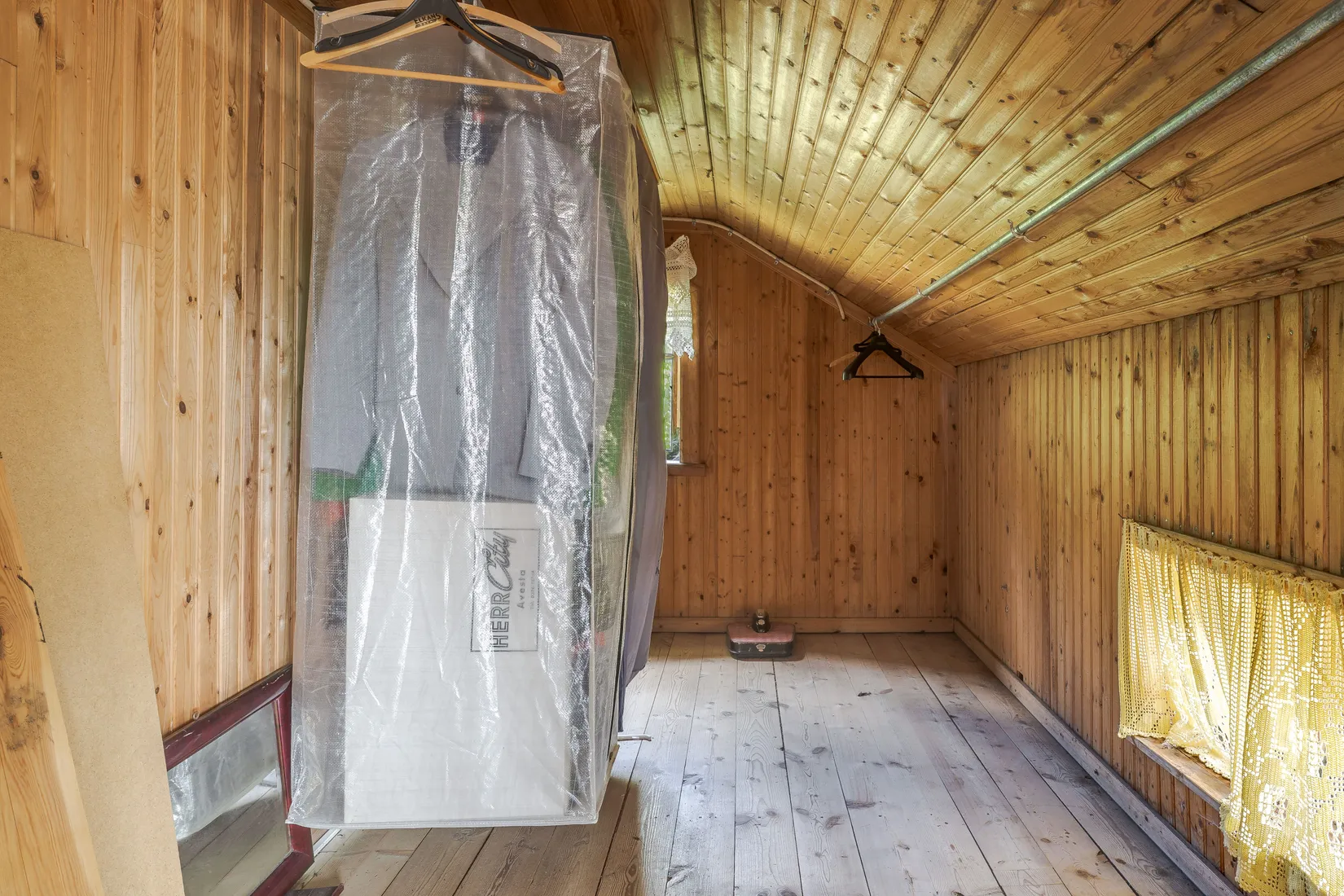 Gård/Skog, Snarvägen 9A & 9B, Västerfärnebo, Sala