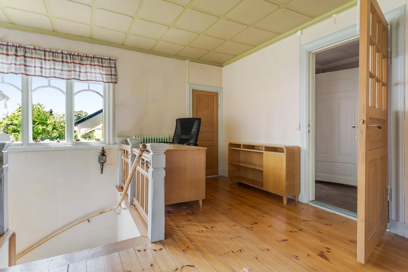 Gård/Skog, Snarvägen 9A & 9B, Västerfärnebo, Sala