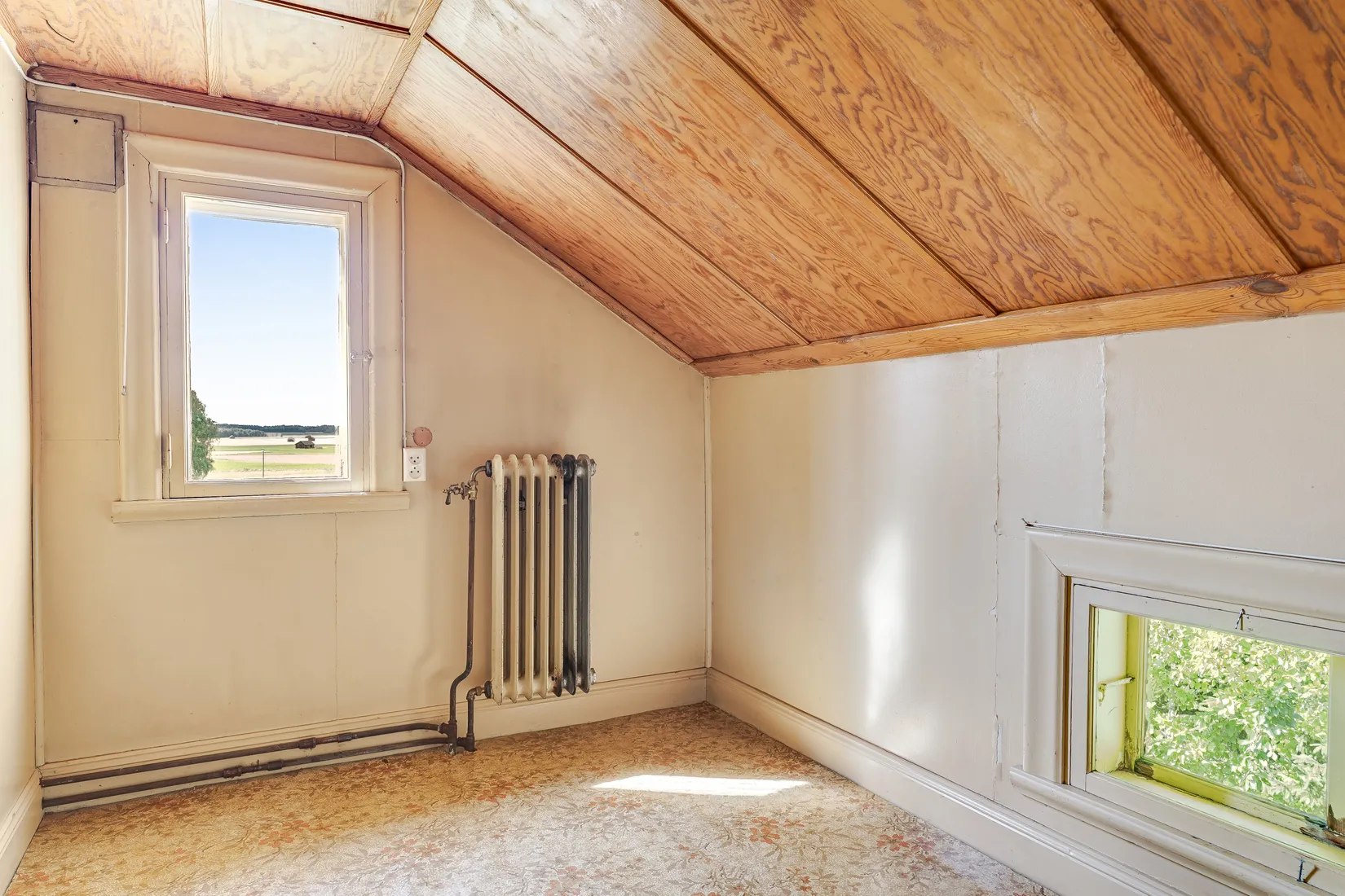 Gård/Skog, Snarvägen 9A & 9B, Västerfärnebo, Sala
