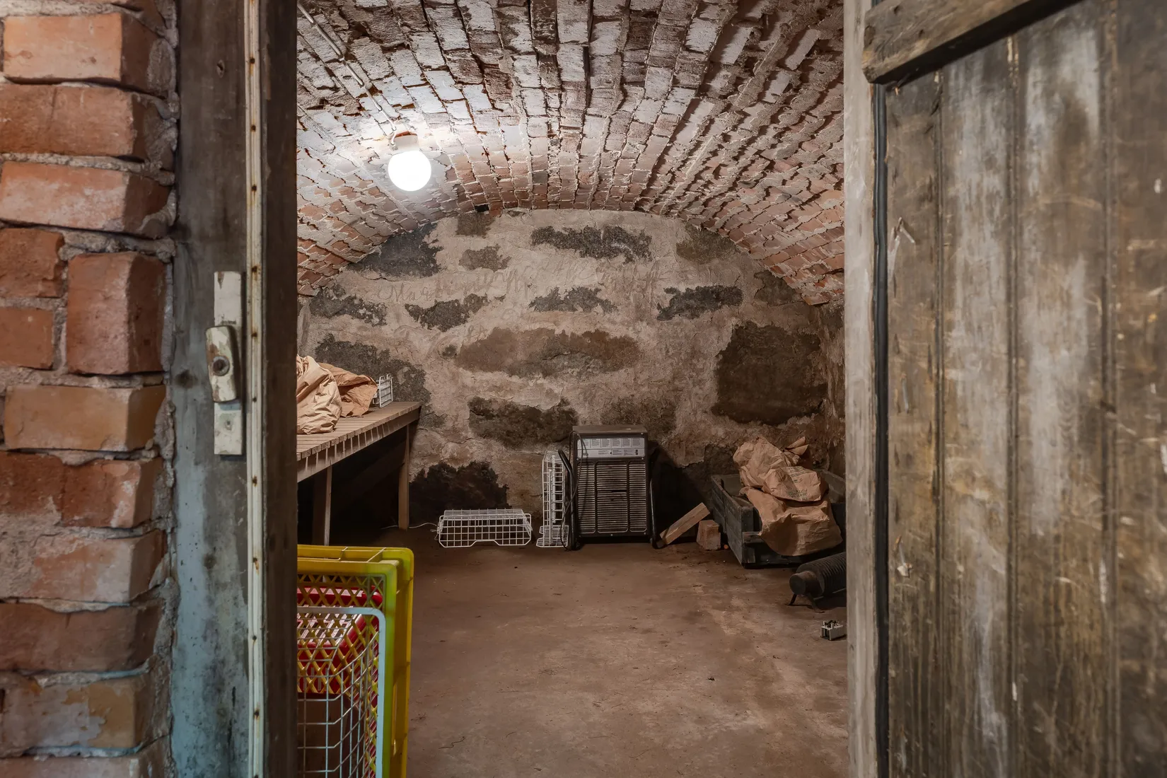 Gård/Skog, Snarvägen 9A & 9B, Västerfärnebo, Sala