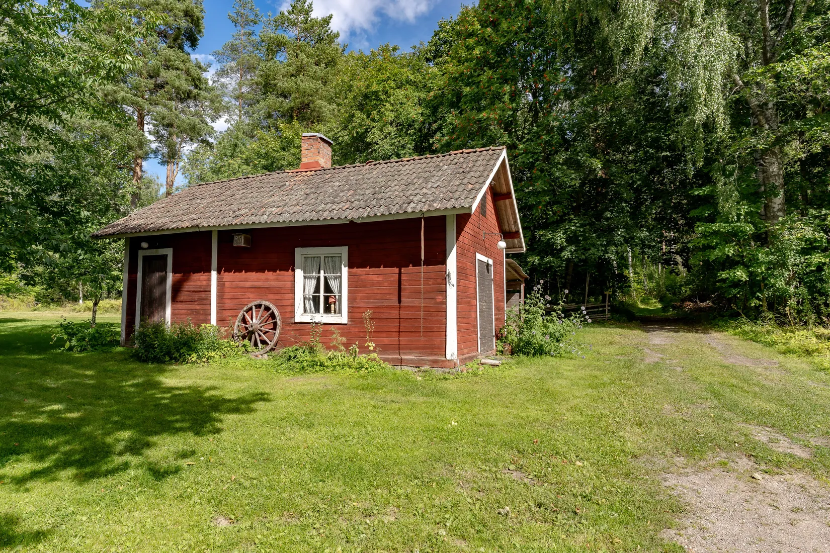 Gård/Skog, Snarvägen 9A & 9B, Västerfärnebo, Sala