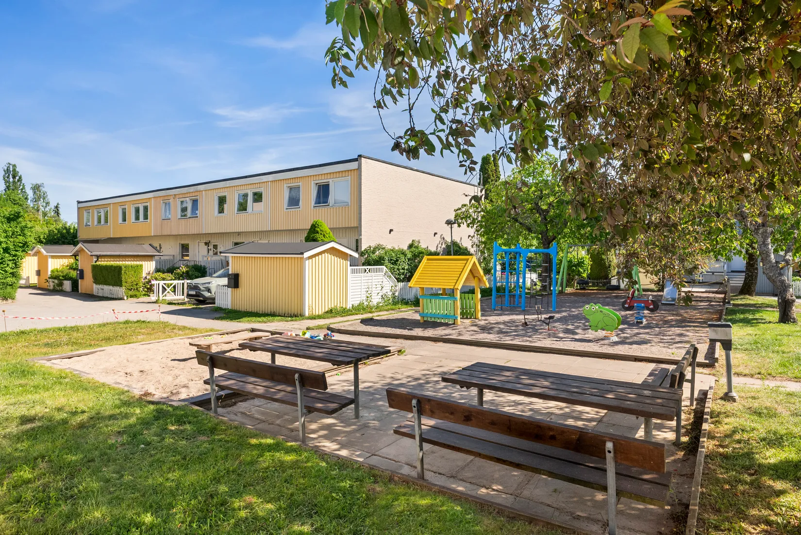 Villa, Radhus, Ängsullsvägen 20, Kälvesta, Stockholm