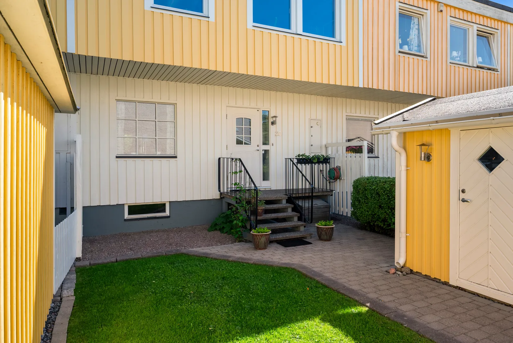 Villa, Radhus, Ängsullsvägen 20, Kälvesta, Stockholm