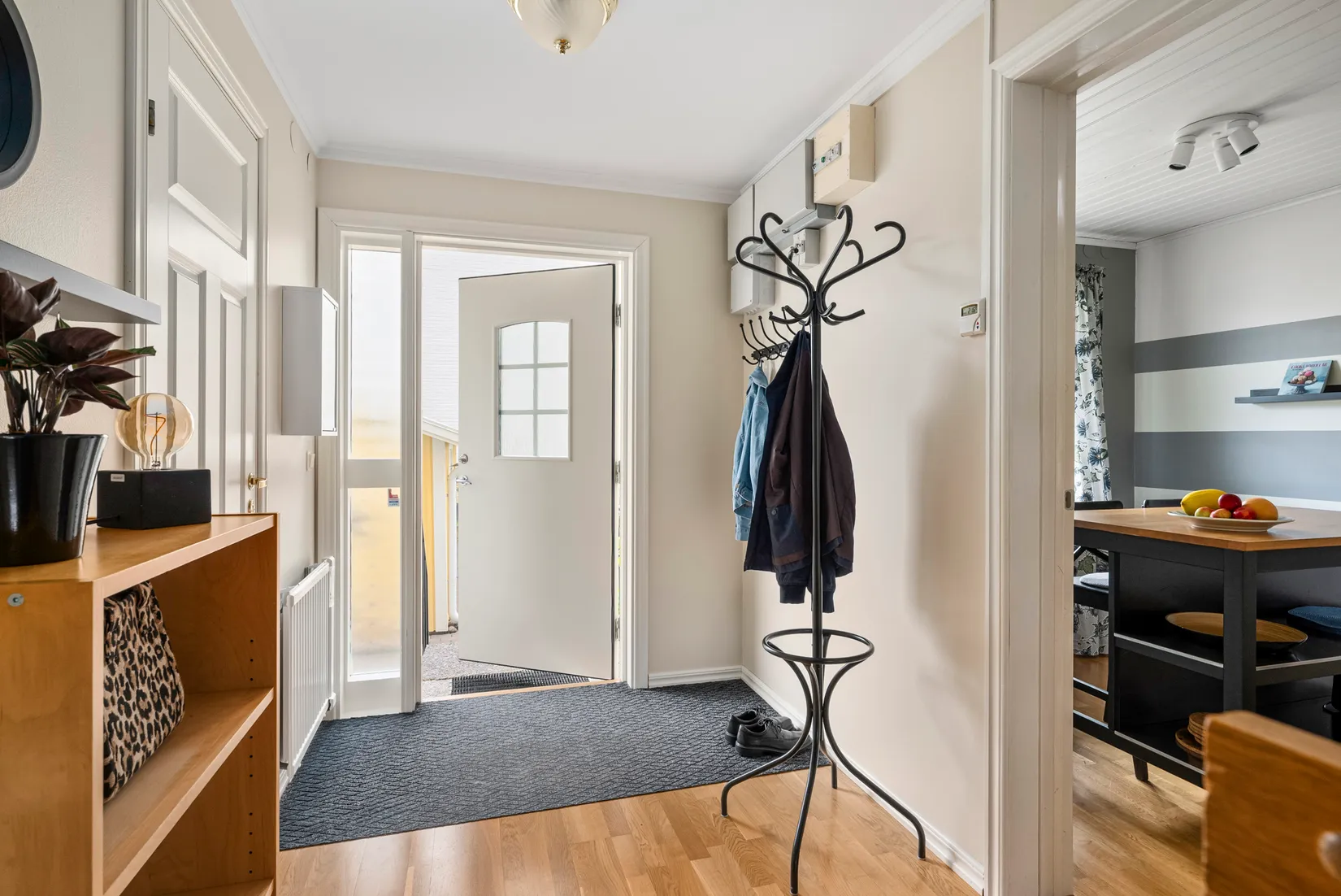 Villa, Radhus, Ängsullsvägen 20, Kälvesta, Stockholm