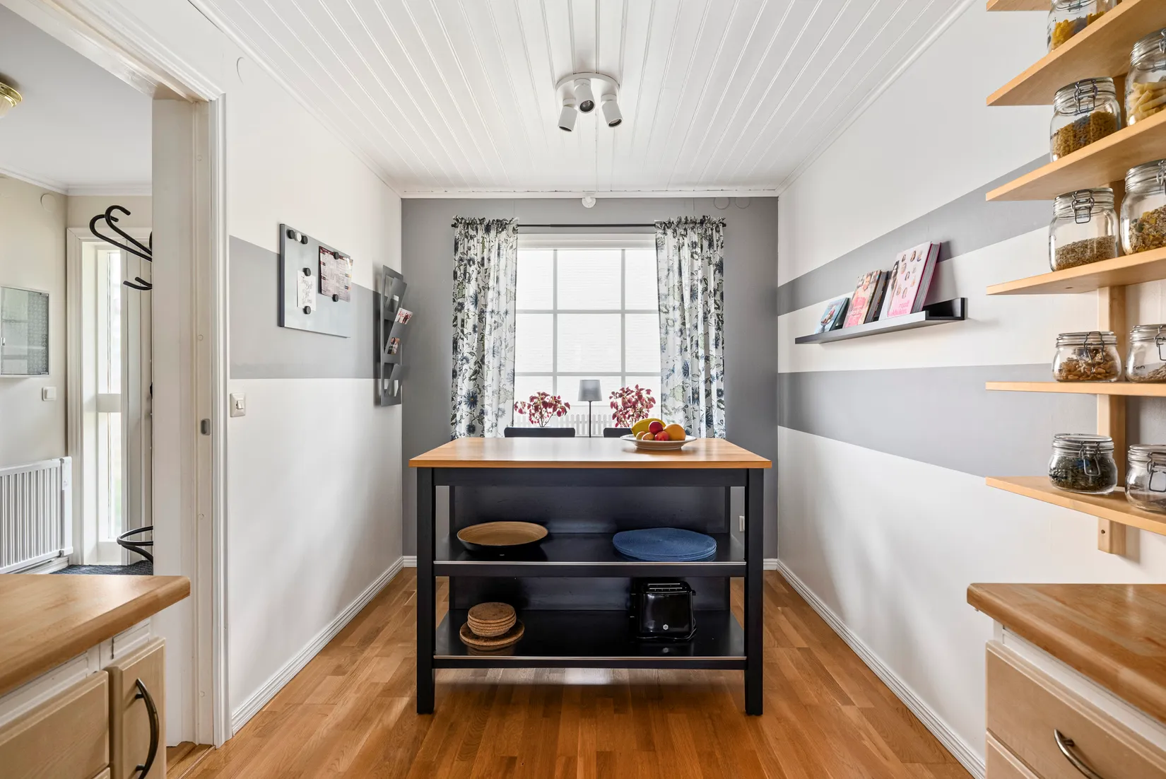 Villa, Radhus, Ängsullsvägen 20, Kälvesta, Stockholm