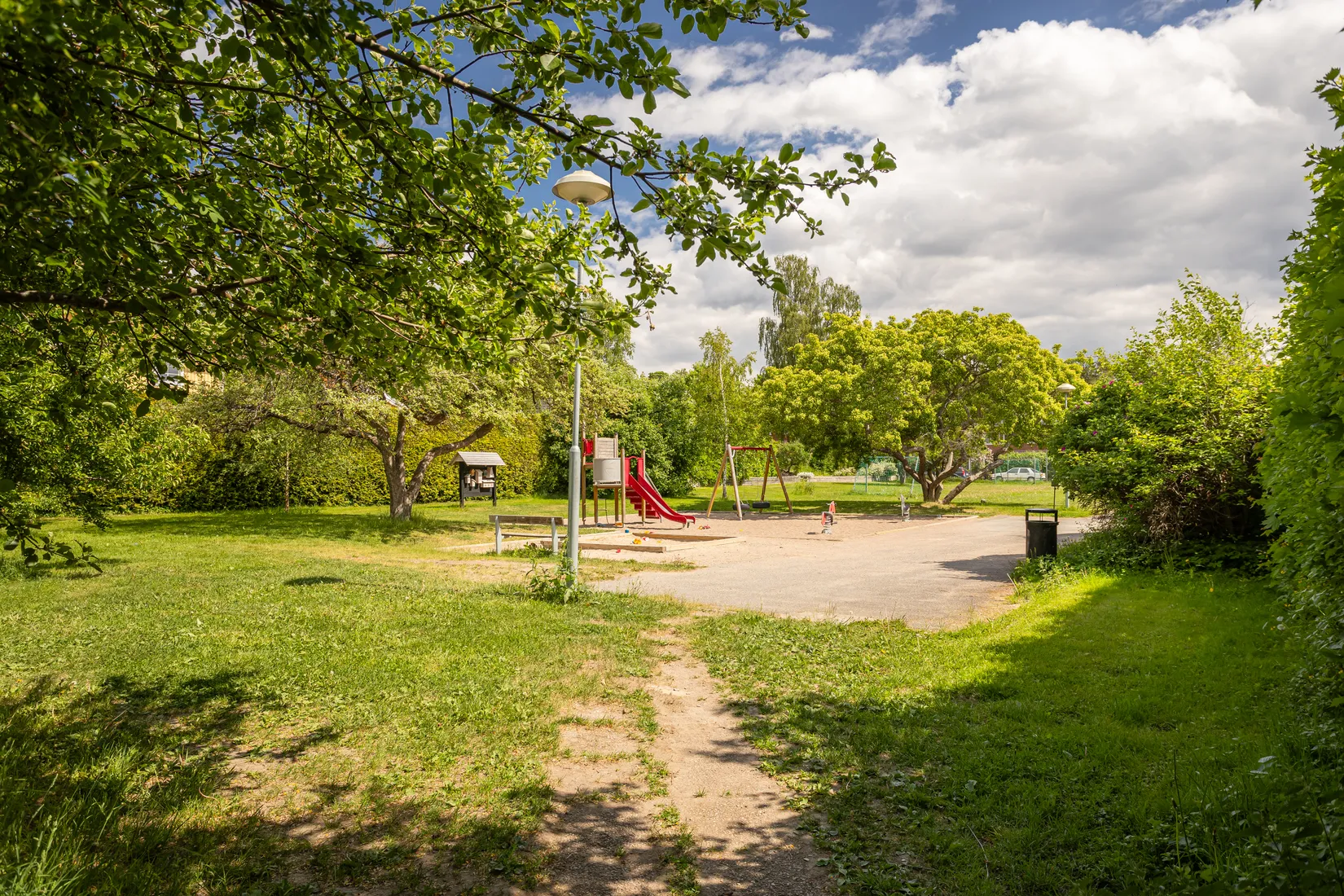 Bostadsrätt, Radhus, Linnés Väg 184, Häggvik, Sollentuna