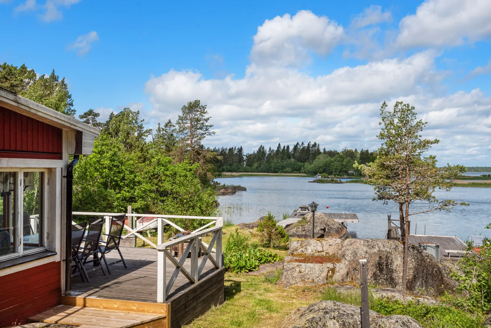 Fritidshus, Fritidhus, bastu och brygga på en ön Norrgårdsskäret 20 i Roslagens skärgård - Herräng, Herräng, Norrtälje