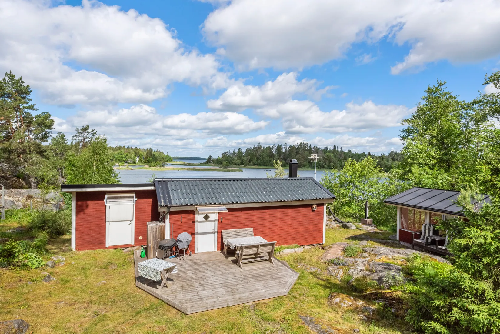 Fritidshus, Fritidhus, bastu och brygga på en ön Norrgårdsskäret 20 i Roslagens skärgård - Herräng, Herräng, Norrtälje